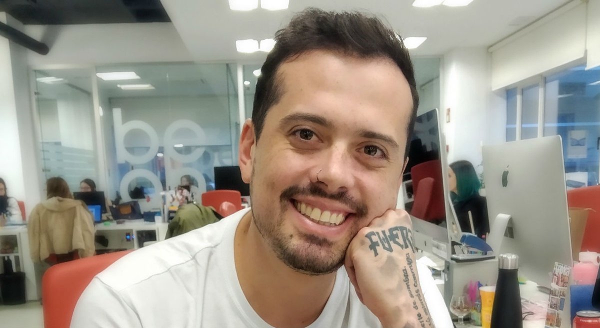 beonworldwide's tweet photo. UN CAFÉ CON ☕️| 🗣 “Cuando falta la inspiración, hay que desconectar sin desconectar”, Hernán Toro, copy creativo.
👉https://t.co/Ot6Adbzymu
#uncafecon #copy #beonCreativity #entrevista #becreative #creatividad https://t.co/Dzn2MLi0KX
