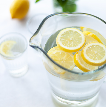 40nasYFelices's tweet photo. ¿Ya están listas hermosas para iniciar con los buenos hábitos? Las invito a leer mi blog con todos los beneficios de tomar agua con limón sobre todo en ayunas 👉🏻https://t.co/zvkE1Zq0ta #40nasyfelices #40ymas #40nas #cuarentonasyfelices #salud #bienestar #aguaalcalina #cuidadeti https://t.co/8dTnDyNaNc