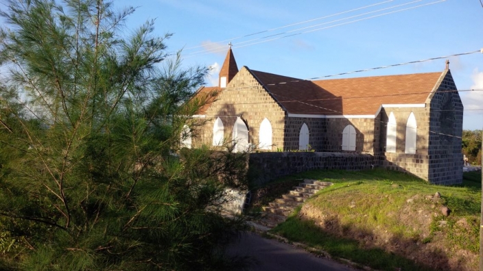 TourismNevis's tweet photo. Hello fans! Off the beaten track
We share with you this 18th century church that has been restored several times, It is one of three Anglican Churches in the Caribbean to display a black crucifix.

Its earliest grave marker dates to 1679.
Have you been here? https://t.co/iJ9rnD6r6i
