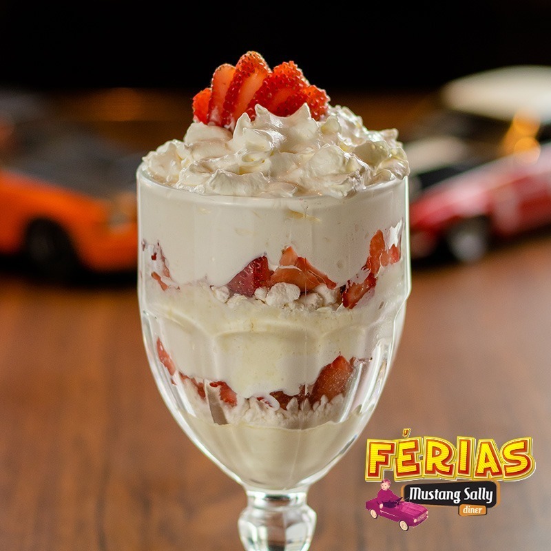 mustangsallybar's tweet photo. Precisa de um motivo a mais para dar um pulo no shopping hoje? Olha ele aí.😋
Sally's Strawberry Dreams. Morangos frescos, suspiros, creme de vanilla e chantilly. Saboreie sem moderação! 

#mustangsallydiner #mustangsallybar #burgerscuritiba #texmexcuritiba #vempromustangsally https://t.co/fKajV8RHw0