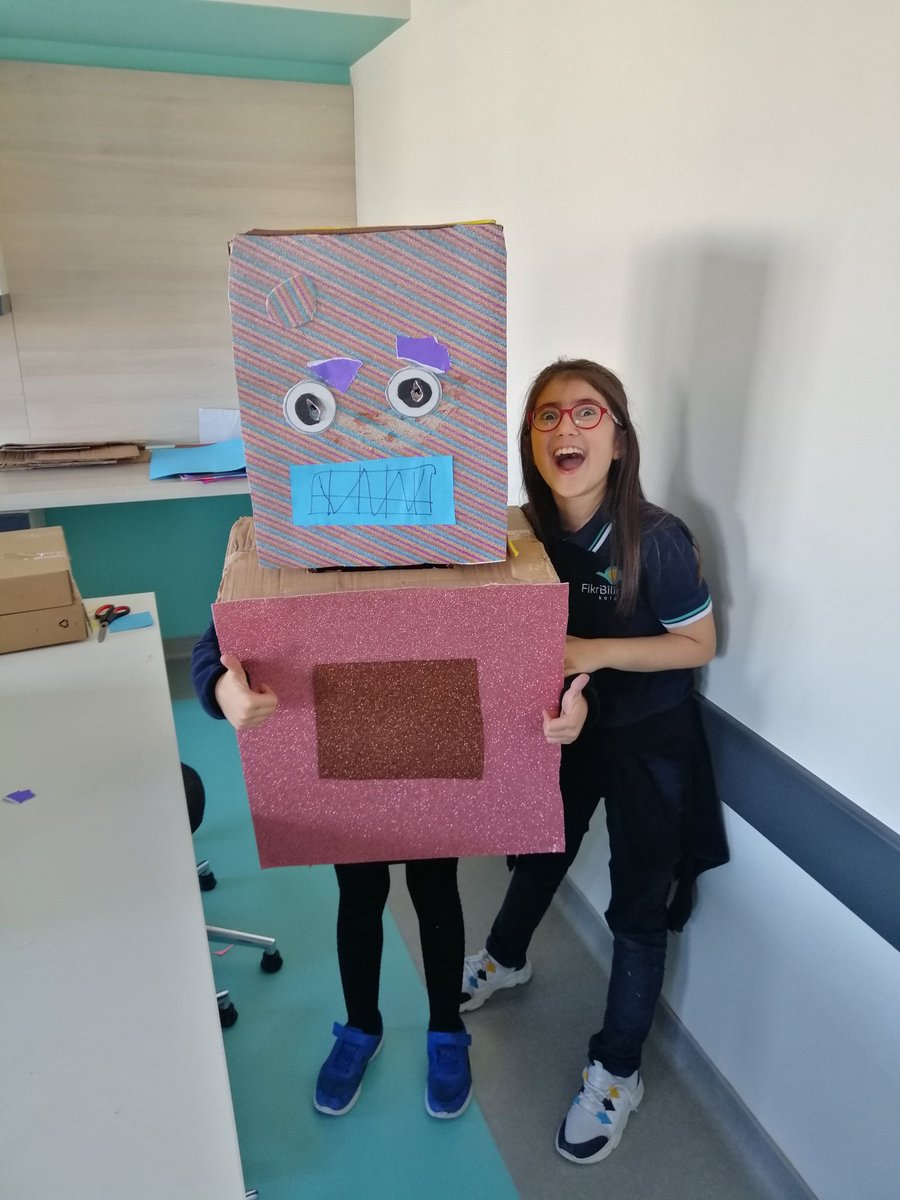 steammakerfbk's tweet photo. 4.sınıflarımız maker takımları ile birlikte  giyilebilir robotlar tasarladılar. #fbkmakers  @fikribilimkolej https://t.co/KixqLJPuqz