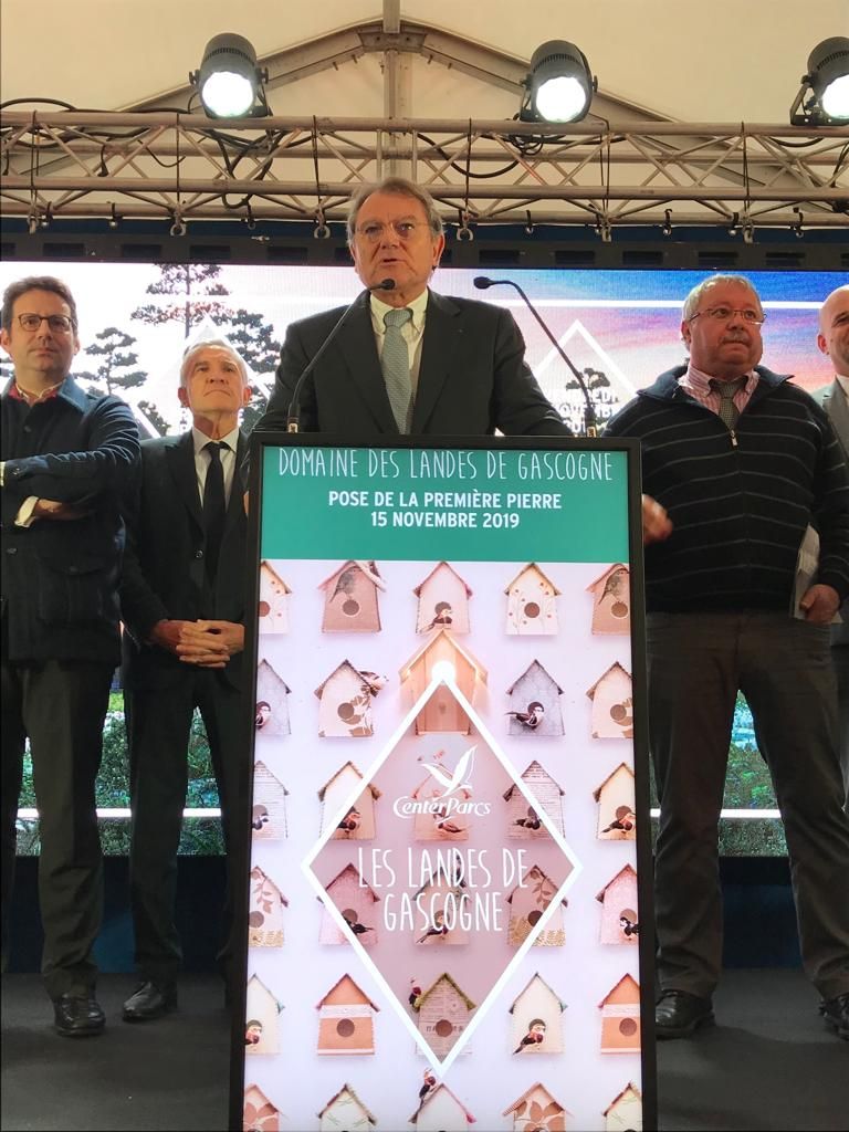 Le projet de domaine <a href="/centerparcsfr/">Center Parcs France</a> des Landes de Gascogne est entré dans une nouvelle étape de sa réalisation le 15 novembre lors de la pose de la première planche en présence notamment de @Sophie_Borderie, <a href="/MatthiasFekl/">Matthias Fekl</a> et <a href="/Prefet47/">Préfet de Lot-et-Garonne 🇫🇷 🇪🇺</a>. Ouverture prévue à l’été 2021 !
