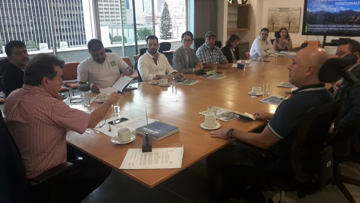 Importante encuentro entre los Esquemas Asociativos Territoriales del país fue llevado a cabo el día de ayer en la sede del <a href="/Areametropol/">Área Metropolitana del Valle de Aburrá</a>, así queda conformada la Red de EAT de Colombia, acompañados de @OnuHabitatCol quien ejercerá la secretaría técnica.