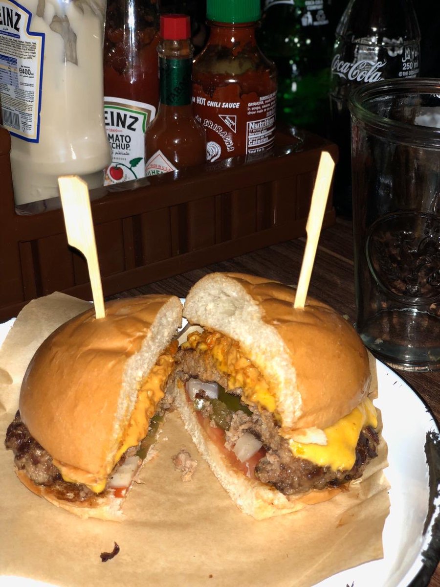 ResturantsKsa's tweet photo. BLAC 🤩
برجر لحم فيموس 😋
برجر كرسبي الدجاج 😋
دجاج بالدوريتوس 😋
بطاطس أربن 
البطاطس العادي مشكلته مافيه ملح ابد
#مطاعم_الرياض https://t.co/IN6ZSoxJBA