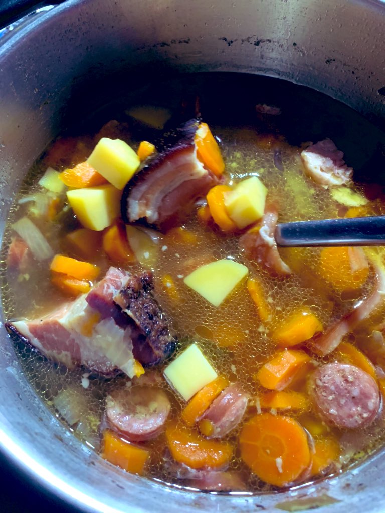 KTacki's tweet photo. Winteressen!! 😍😍
Möhrensuppe von @EinsLive1
#DieBeste!! 😋😋😋
Wer will? https://t.co/xQgGe8cDpN