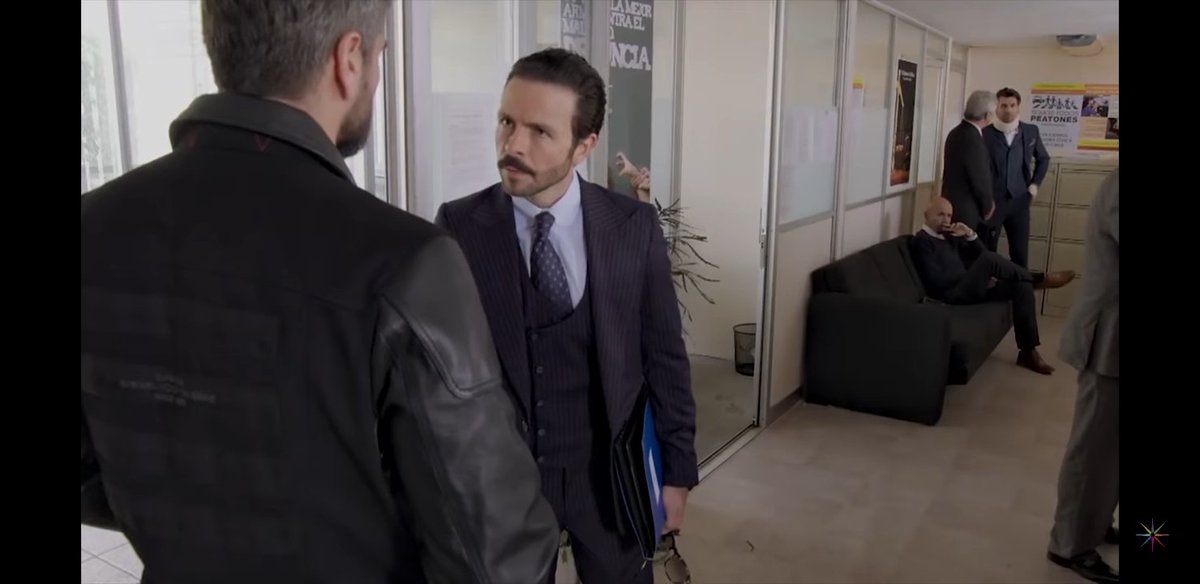 DaniArenasCol's tweet photo. #Capturas2 #MejoresMomentos #DavidParedes @DanArenas #Capitulo34 @MedicosOf #MedicosLineaDeVida #ConLasEstrellas #TeamMedicos El abogado Roberto @JosemariaTorreH Consigue que Sergio @OsvaldoDeLeOnOf retire los cargos que interpuso encontrado de David #FelizViernesATodos ππ
ππ https://t.co/Hetvq4r9YA