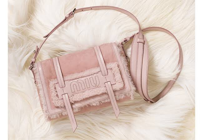 こっつちゃん Twitterren とりあえず Miumiuの物かは全てが可愛くて全て欲しい ファーバッグ御殿場のアウトレットにあった気がする 買えばよかったかな こっつちゃん Twitterren とりあえず Miumiuの物かは全てが可愛くて全て欲しい ファーバッグ御殿場のアウトレットにあった気がする 買えばよかったかな