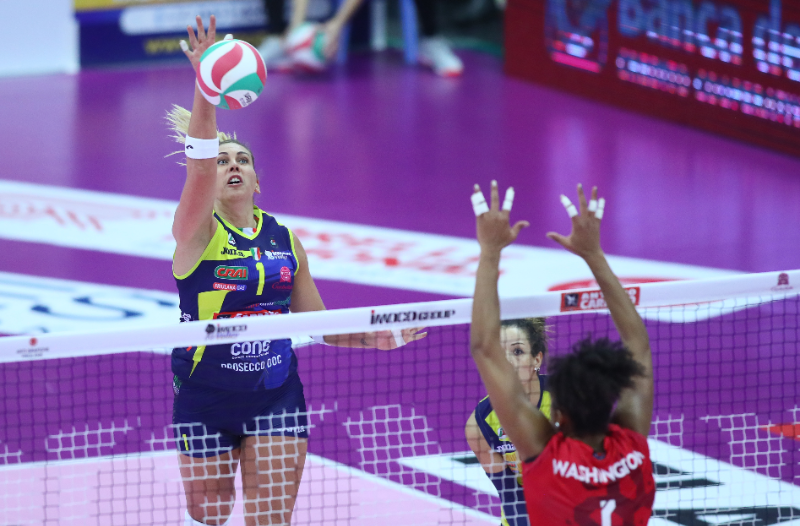 vitasportivait's tweet photo. 🏐 #SerieA1Femminile

🌟 Le migliori del 13^ turno

Top scorer: 3️⃣4️⃣ punti Camilla#Mingardi 🇮🇹 (@MilleniumBS )

Ace: 4️⃣ Lana #Skuca 🇸🇮 (@EpiuPomiVBC) e Indre #Sorokaite 🇮🇹 (@ImocoVolley)

Muri vincenti: 7️⃣ @soniacandi 🇮🇹 (@CuneoGranda)

@LegaVolleyFem https://t.co/NyXwo3I4ZE