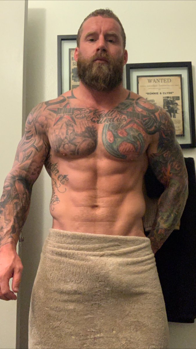 Jh0pkins1986's tweet photo. Re-Tweet If you want me to drop the towel. 🤭 https://t.co/099IG5xJMh