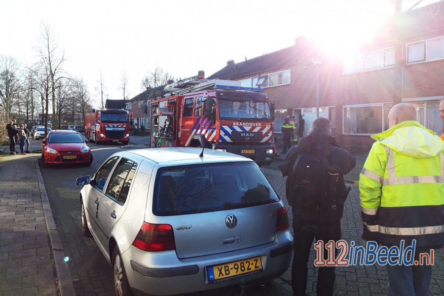 Persoon ademt rook in bij woningbrand in #Groenlo. 112 in Beeld.