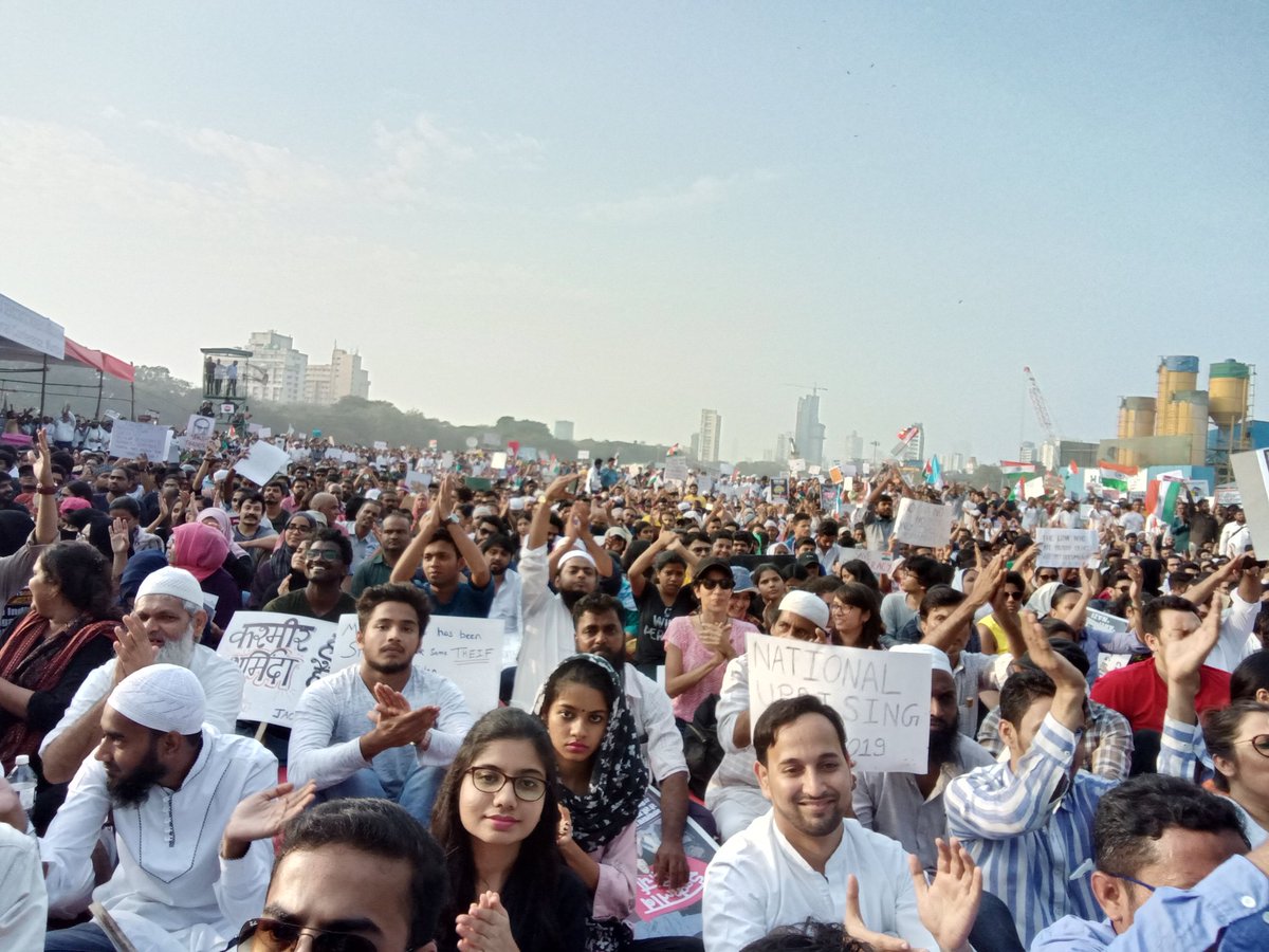swapstick's tweet photo. Thousands gathered here at #azadmaidan. Let the protests not lose stream, let our voices not get drowned out, let the numbers not get whittled down. Go out on the streets, ppl! #CAA_NRCProtests https://t.co/NTukxqH225