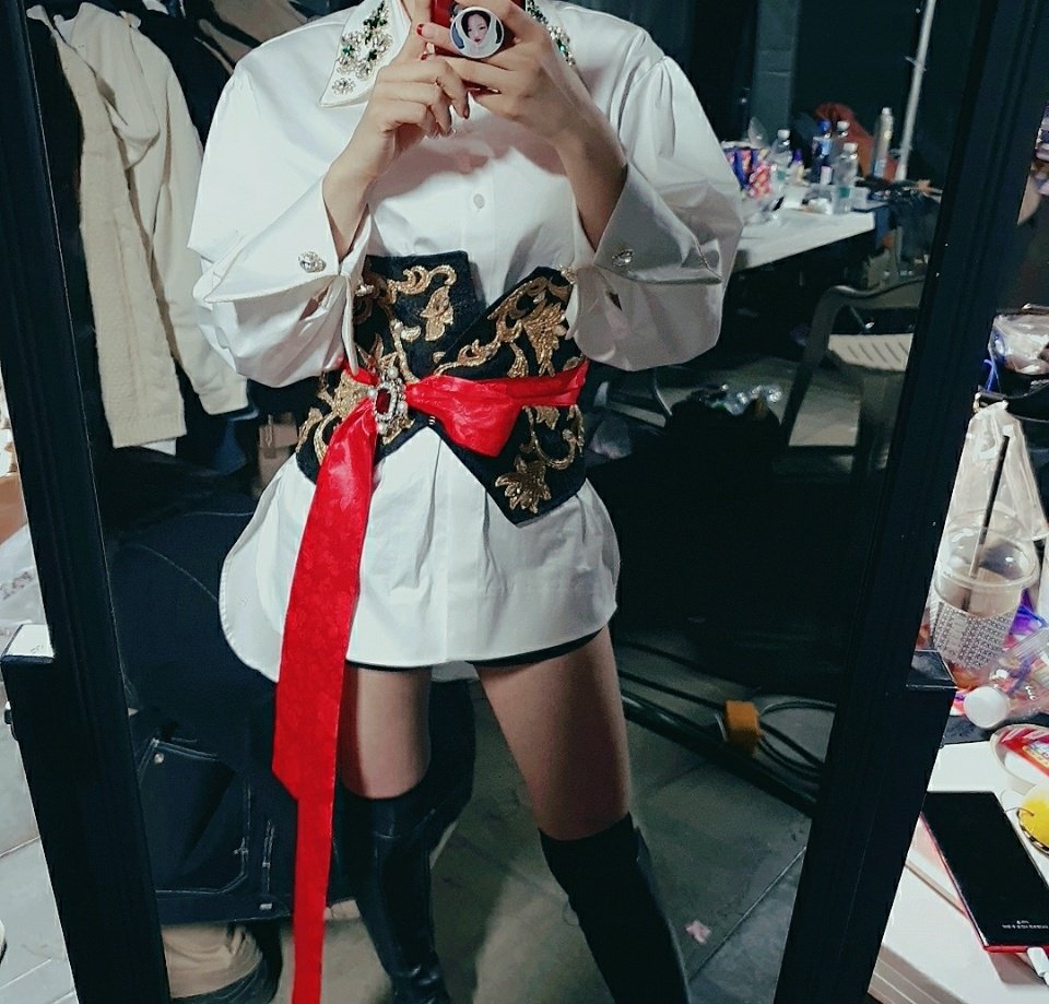 [#우주소녀 #여름]
오늘 부채 퍼포먼스 보았는가🌹