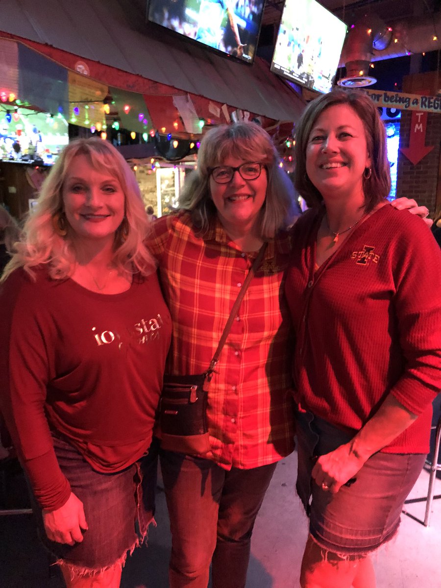 O-line moms are the best! @Vickiejnewell @LesaDowning #wearefamily #cyclonemoms @CycloneFB @CWBowl