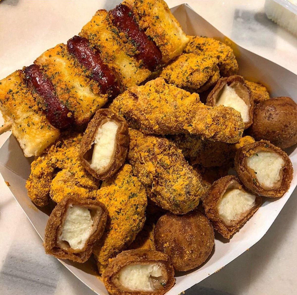 ট ইট র 韓国情報メディア Metta 夜中に食べたくなるのが 韓国の Bhcチキン のチーズボール チーズ好きにはたまらない 韓国情報 韓国旅行 韓国グルメ コリアンフード チキン Bhc Bhcチキン チーズボール 맞집 韓国好きと繋がりたい