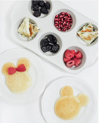 Disney AND sweet treats?! This adorable, healthy breakfast (created by @happyhealthycasa) is a great way to nourish your little ones while encouraging them to have fun with their food. Thanks for including our plums!