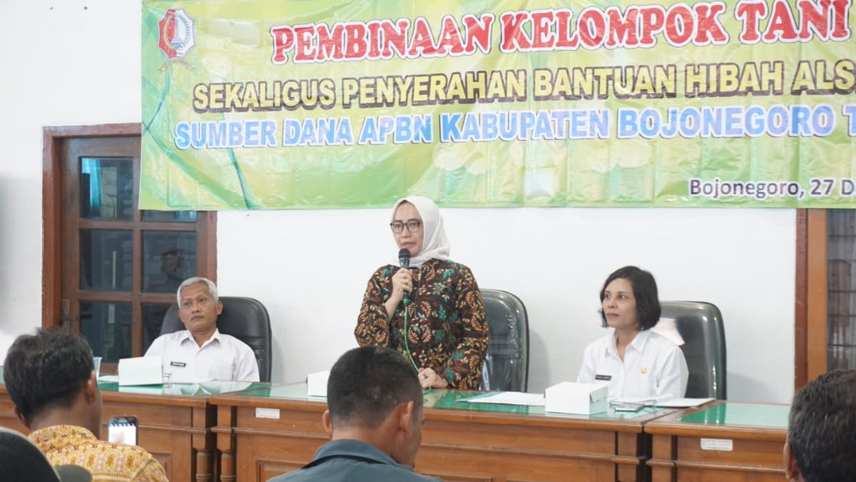 faridahidayat13's tweet photo. Pemerintah dalam melakukan moderinisasi alsintan kemudian memberikannya ke petani merupakan upaya mencapai kedaulatan pangan Indonesia.
@FraksiPKB
#Faridahidayati
#pkb2019
#pkbsaparakyat
#kelompoktani
#kementerianpertanian
#dinaspertanian
#DPRRI
#Bojonegoro
#Tuban https://t.co/Lbc1iyMGjA
