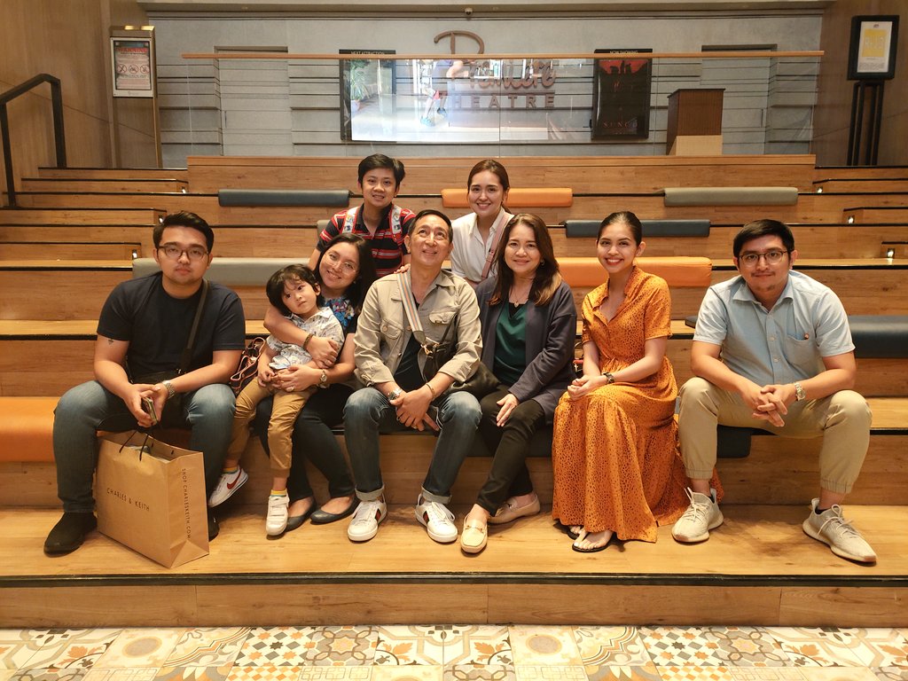 #MissionUnstapabol last full show with the fam! Ganda ng observation ng kapatid ko sa character ko as Claire/Donna. Sabi niya "Buti hindi ka hinahanap ng nanay mo." Napaisip din ako... oo nga nooohhh. <a href="/nicoleendyann/">Coleen Mendoza Cruz</a>