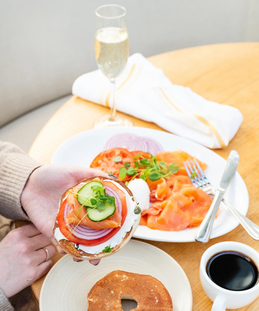 We're here to make sure your New Year kicks off with champagne and sunshine. ☀️🍾 Reservations for our New Year's Day brunch are available now: bit.ly/2sUyNqM