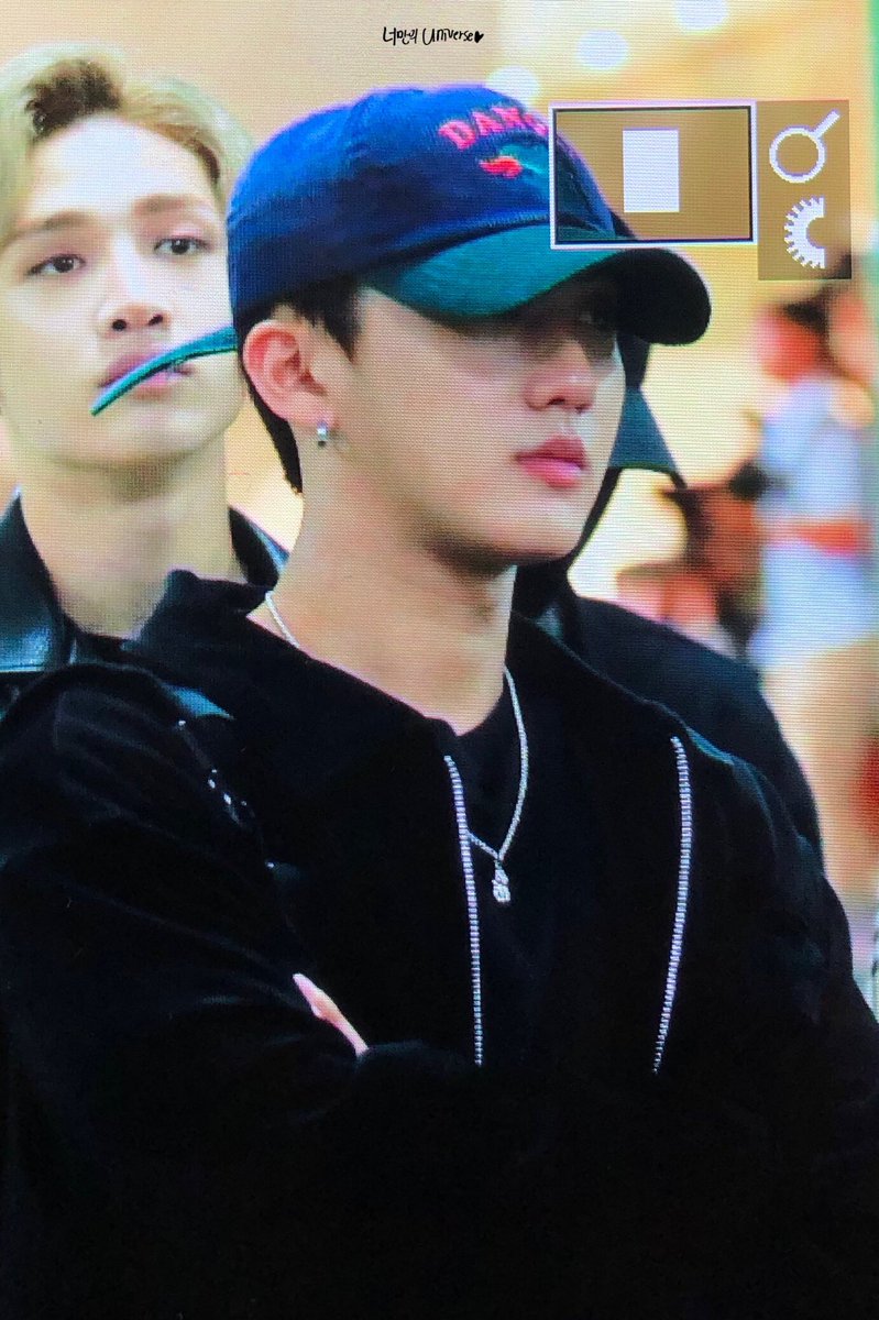 26/09/2019 first appearance of the necklace at the airport