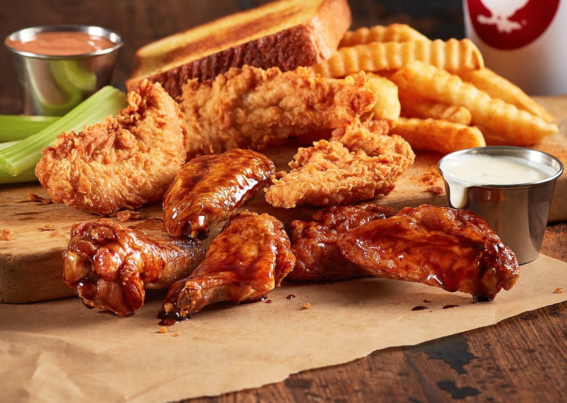 ZaxbysWestBroad's tweet photo. You don't have to make a choice between hand-breaded goodness and finger-licking deliciousness. Chicken Fingerz™ and Zax® Sauce or Buffalo Fingerz® with Ranch Sauce, Traditional Wings, Crinkle Fries, Texas Toast, Ranch Sauce, and a 22oz. sized Coca-Cola Freestyle® drink. https://t.co/lB0fsm0kOn
