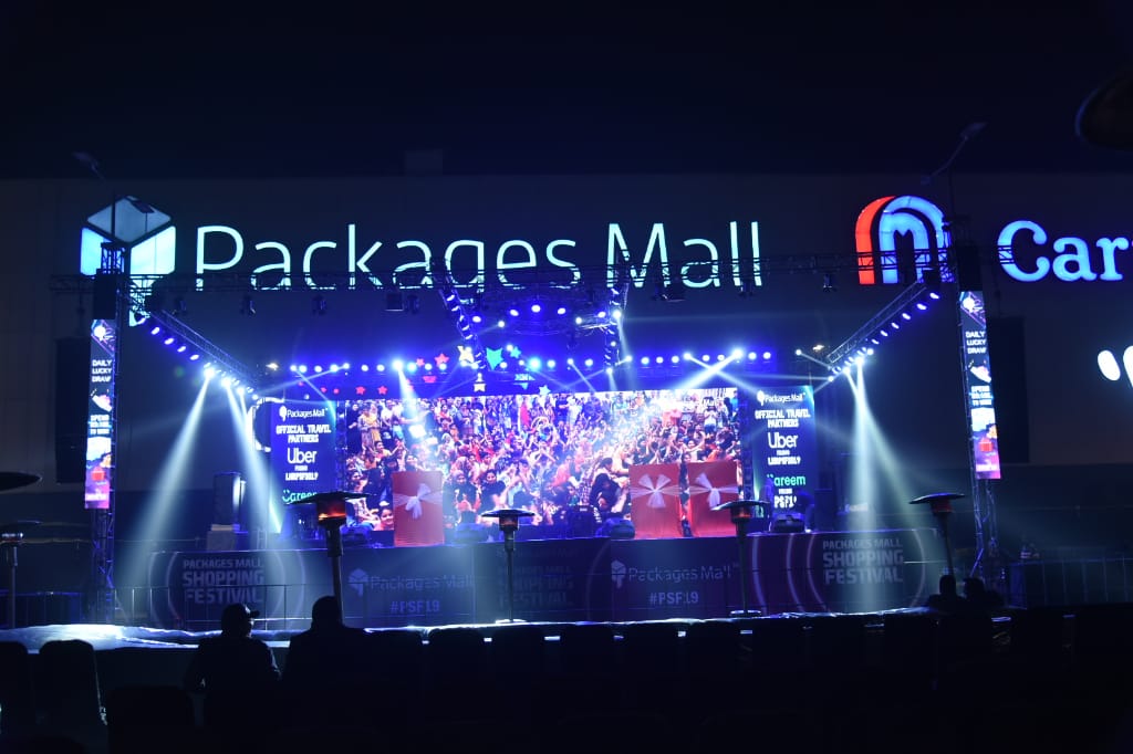 sanna_60_'s tweet photo. Lahore! Are you ready for the most exhilarating show of the year? Packages Mall presents Pakistan’s favourite rockstar #AliSethi in concert for #PSF19 on the 27th of December.
#PSF19xAliSethi https://t.co/W8P5eOrpHm