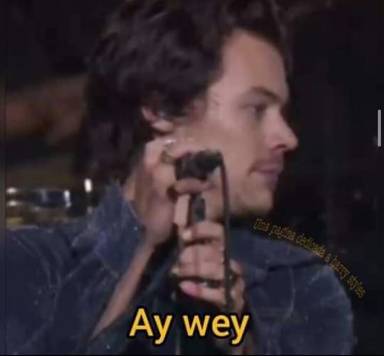 sunXsunflower28's tweet photo. Yo todo este tiempo diciendo “Larry Is Real” y ahora resulta que es la langosta de Bob Esponja  #WhoisLarry https://t.co/PX3vtwC0pP