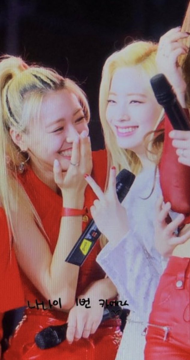 SubjectKpop's tweet photo. TWICE and ITZY, the JYPE sisters ☺️ https://t.co/MFTVL0xSQg