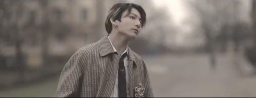 JK_Glitters's tweet photo. Jungkook’s vision is so incredibly warm and gives sense of hope. It shows his desire to seek the brightness even when times are tough. JK is a young man with such a strong but delicate heart. And his love for ALL his hyungs is grand and immeasurable I’m so 🥺 @BTS_twt 우리 정국ㅠ https://t.co/ezh9sl8JNG