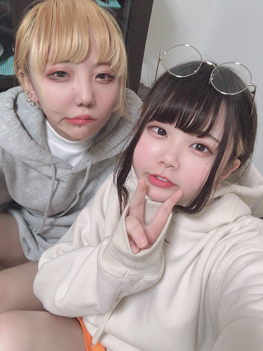 2o_chika's tweet photo. めがね・・・・・ https://t.co/Q8ZuO4EAh4