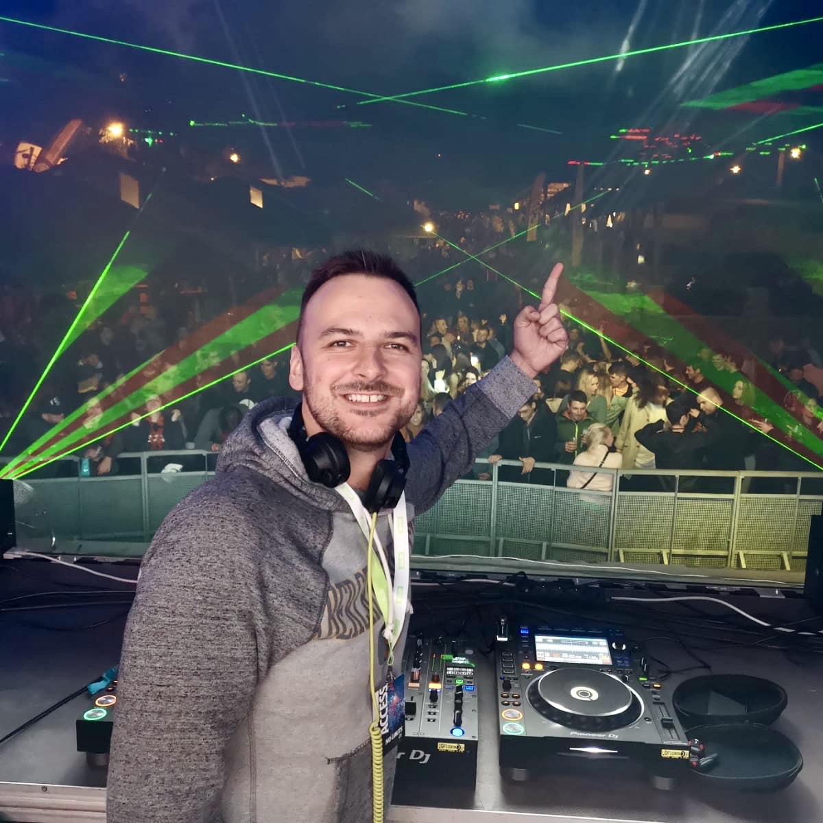 Poslední termíny Michaela C do konce roku 2019!🎧
28/12 ▶️ EX/DS 2. Výročí - Meduza Most (05:00-06:00)
30/12 ▶️ Refreshment - Roxy Prague (01:00-03:00)
31/12 ▶️ NYE 2019 → EXIT Club Brno (01:00-02:00)
31/12 ▶️ New Year's Eve: Cosmic Love 2019 - Roxy Prague (04:30-06:30)