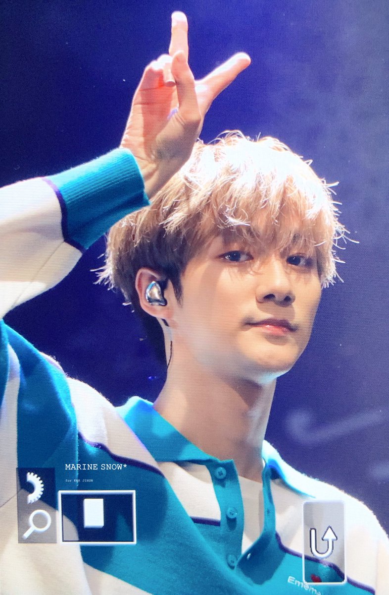 marinesnow0220's tweet photo. 191225 프리뷰 
크리스마스 콘서트 수고해써👏🏻👏🏻

-

#크나큰 #지훈 #김지훈 
#KNK #JIHUN #KIMJIHUN
#지훈짱짱 @KNKOfficial220 https://t.co/efdQVImsJZ
