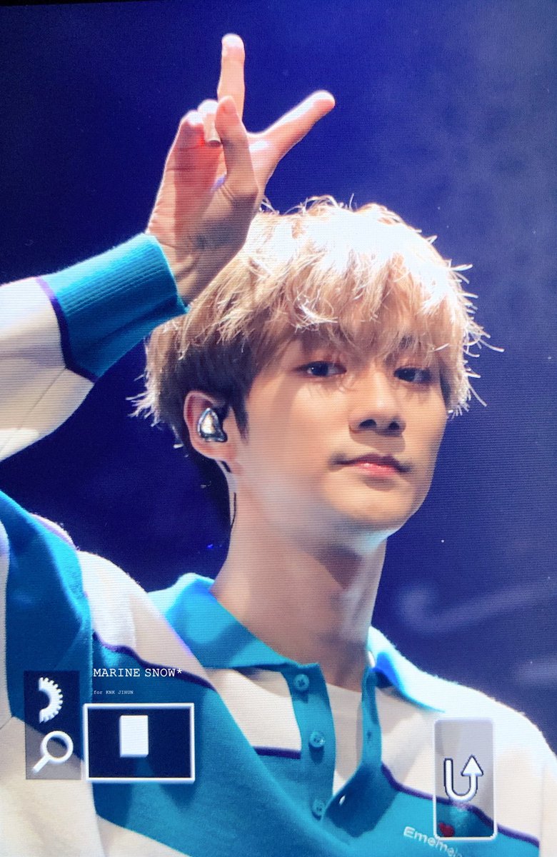 marinesnow0220's tweet photo. 191225 프리뷰 
크리스마스 콘서트 수고해써👏🏻👏🏻

-

#크나큰 #지훈 #김지훈 
#KNK #JIHUN #KIMJIHUN
#지훈짱짱 @KNKOfficial220 https://t.co/efdQVImsJZ