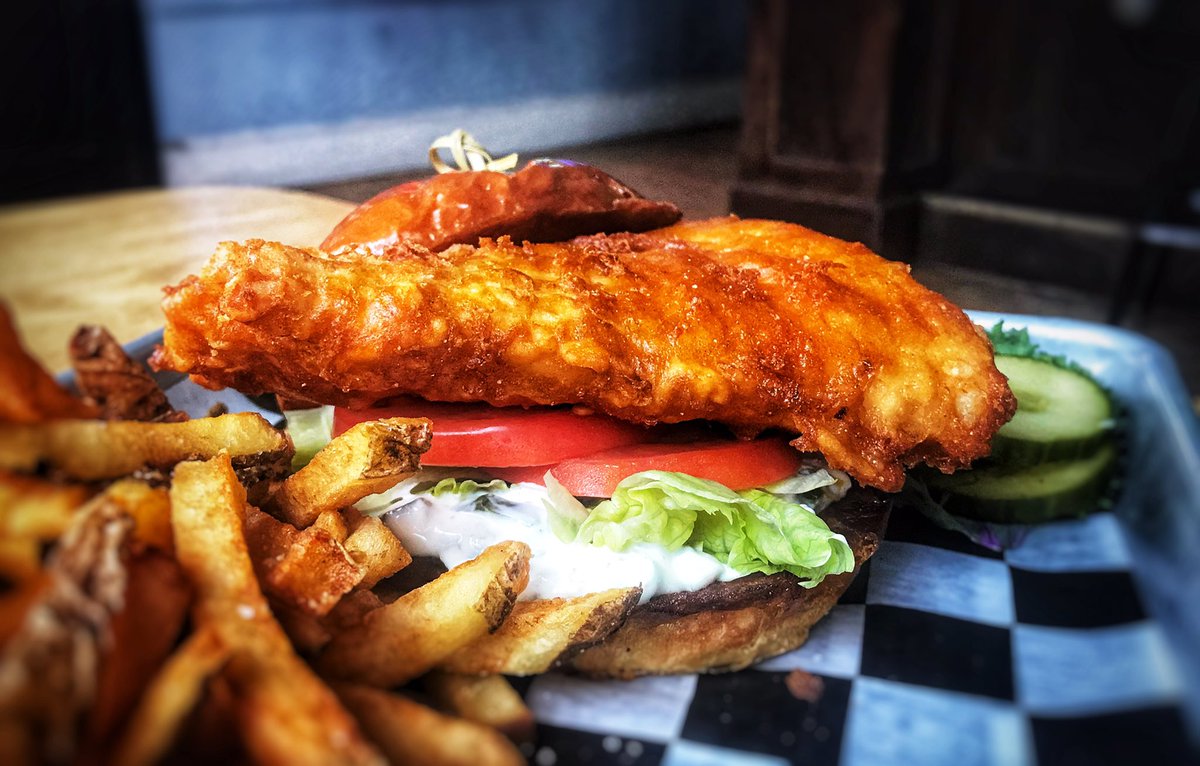 chefmikg's tweet photo. Today’s special @AlarysBar is our Fish Sandwich. Crispy fried cod on a fresh brioche bun with lettuce, tomato, and our house tartar sauce.
#14Spice #filthygood #foodislove https://t.co/D4UxxR19lT