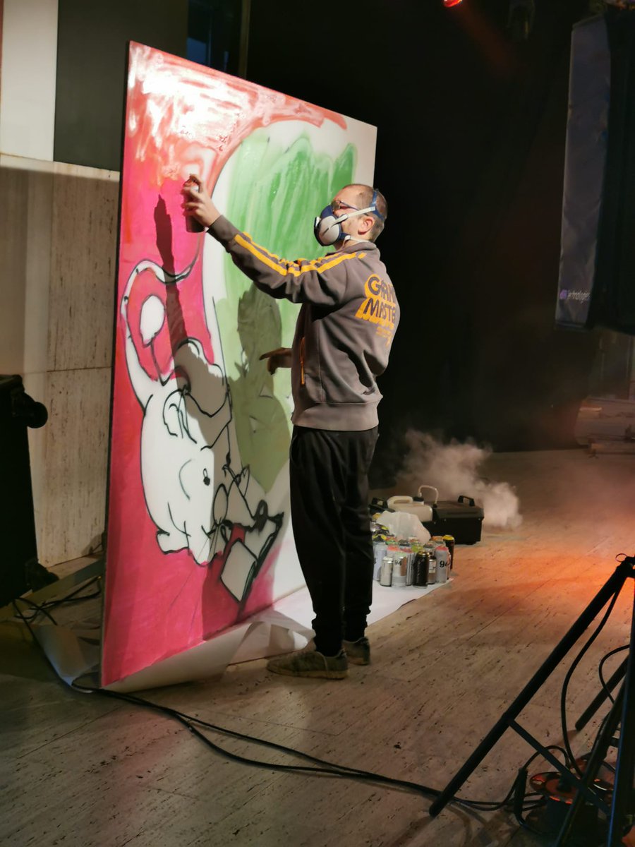 brmu's tweet photo. También en Navidad la @brmu más urbana toma las calles. Nuevo éxito del proyecto #UrbanRead en la fachada principal de la Biblioteca Regional. #BRMUrbana #NavidadBRMU 🧢#hiphop 🕺 #freestyle #dance #graffiti #urbanart #library https://t.co/LicieiuL9G