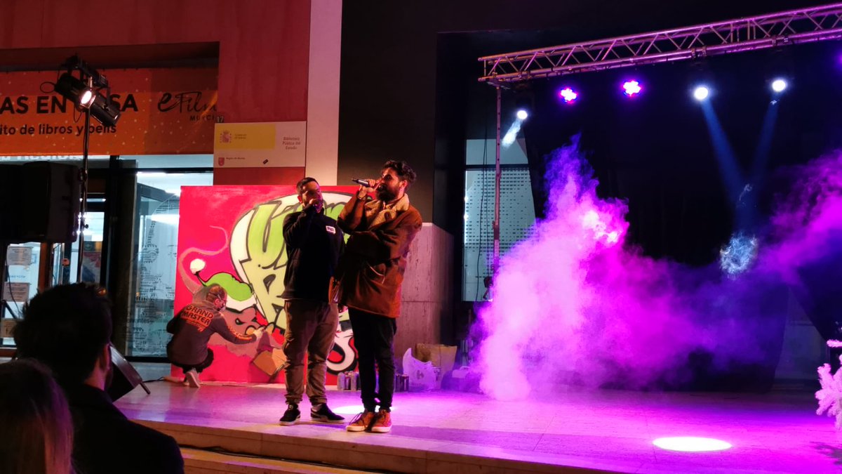 brmu's tweet photo. También en Navidad la @brmu más urbana toma las calles. Nuevo éxito del proyecto #UrbanRead en la fachada principal de la Biblioteca Regional. #BRMUrbana #NavidadBRMU 🧢#hiphop 🕺 #freestyle #dance #graffiti #urbanart #library https://t.co/LicieiuL9G