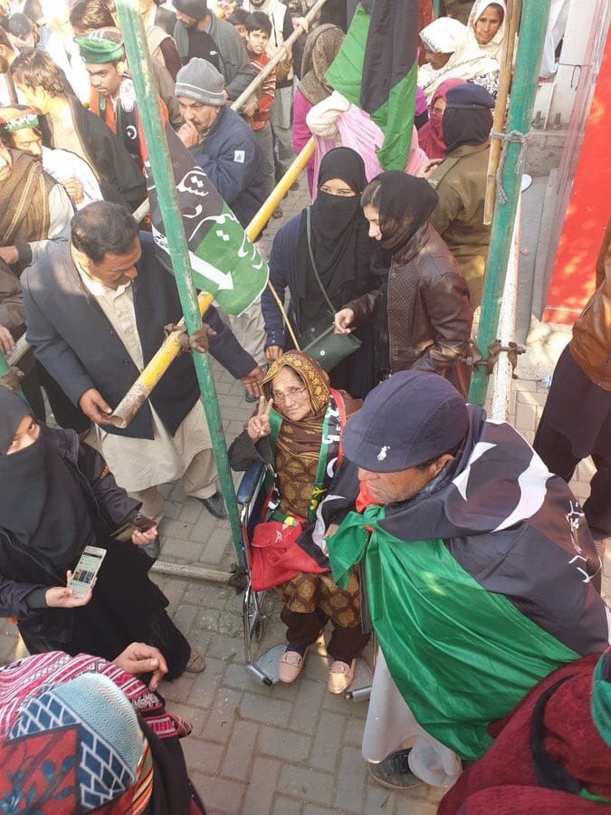 PawanMalani10's tweet photo. @BBhuttoZardari @AseefaBZ @BakhtawarBZ         @malani_sushil This is the love of peoples with bhutto family  #SalamBenazir https://t.co/u8q50TFCVZ