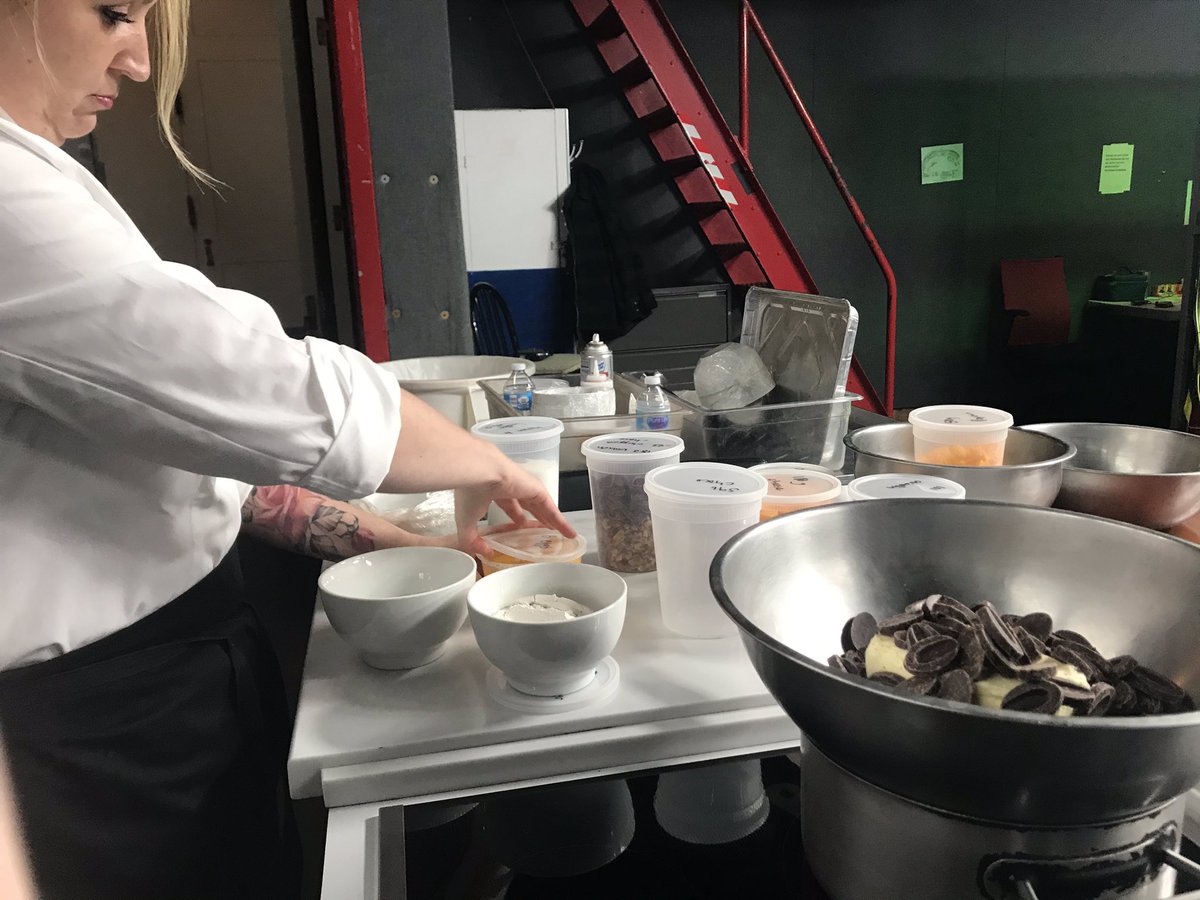 LockwoodChicago's tweet photo. Chef Walleska is making the @PalmerHouse brownie with a spin for our NYE 5 Course prix fixe menu on @WGNNews lunch break segment today around 12:45pm. Tune in! https://t.co/4O3aHNE7zE