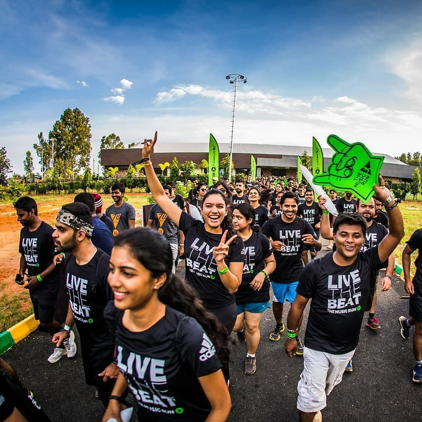 Fastrack's tweet photo. Turn it up with the squad for Pune's first time at @TheMusicRun. #RageWithFastrack while getting those gains, today at 3PM. #FastrackMusicRun #Fastrack #LiveTheBeat https://t.co/uO33NNUcKQ