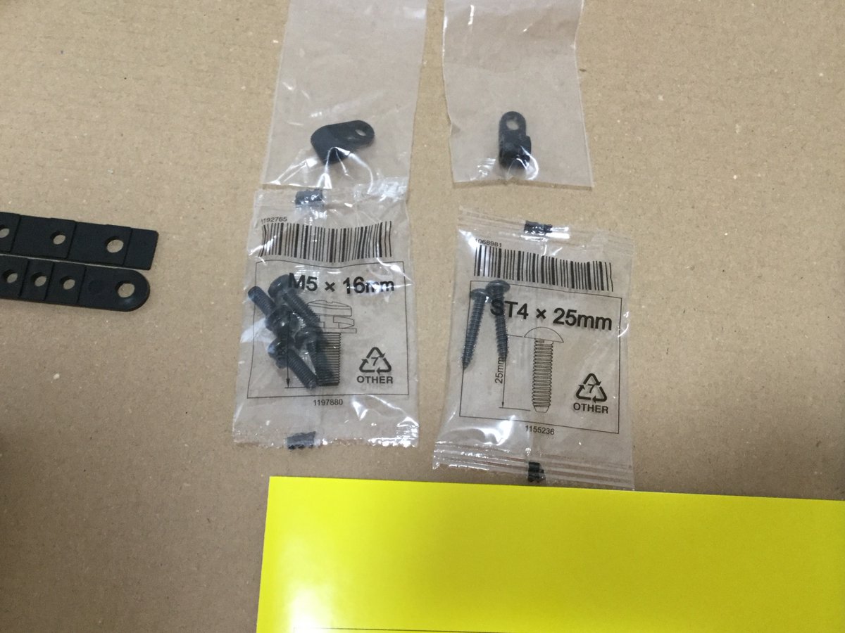 IKEAのネジ類は全て１つの袋にごっちゃだけど、日本の家電は親切な梱包