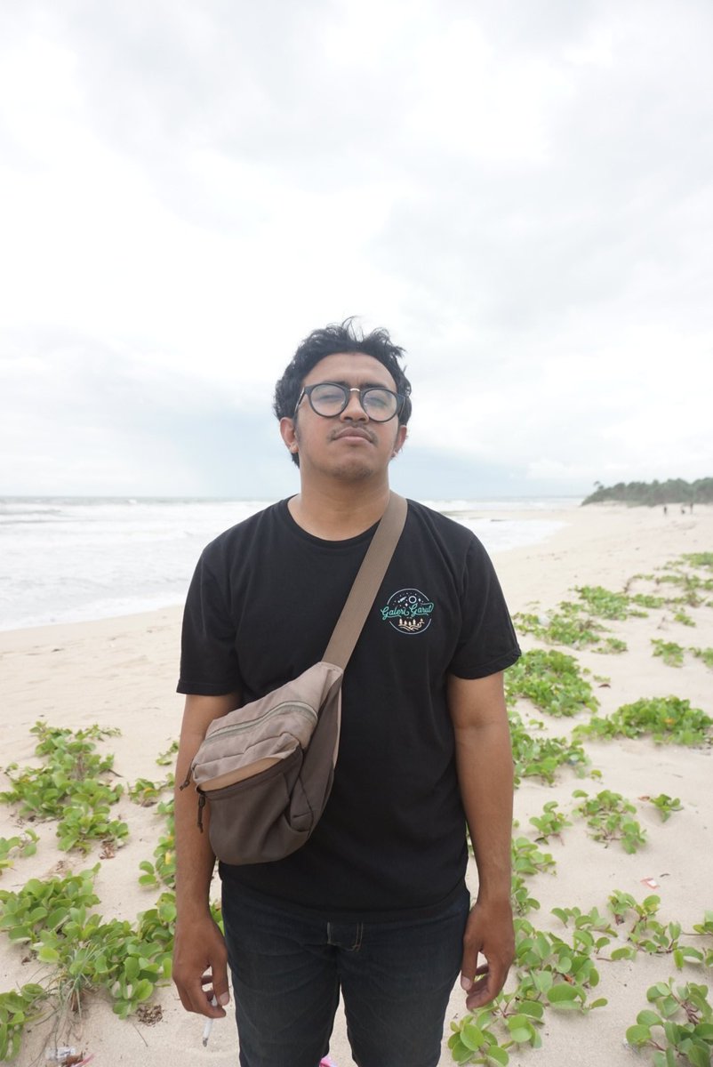 Pantai Karang Papak, Garut Selatan
Kecamatan Cikelet , nikmat cuaca cerah sedikit gerimis tapi reda #PolriPeduliPenghijauan 
#pantai
