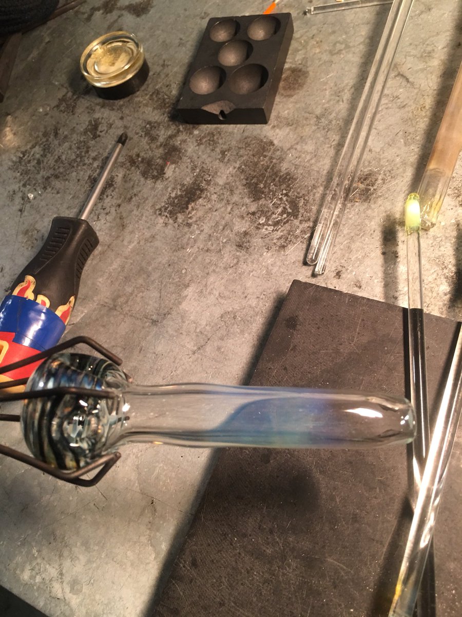 Tims_Glass's tweet photo. First spoon of 2020. Not perfect but I’m happy with it. Going to be focusing on my hollow work more this year and spoons are good practice for a lot of fundamentals. I’m going to get some pics in the sun tomorrow. 
.
.
.
#timsglass #handmade #boropipe https://t.co/GWe2ERPAsQ