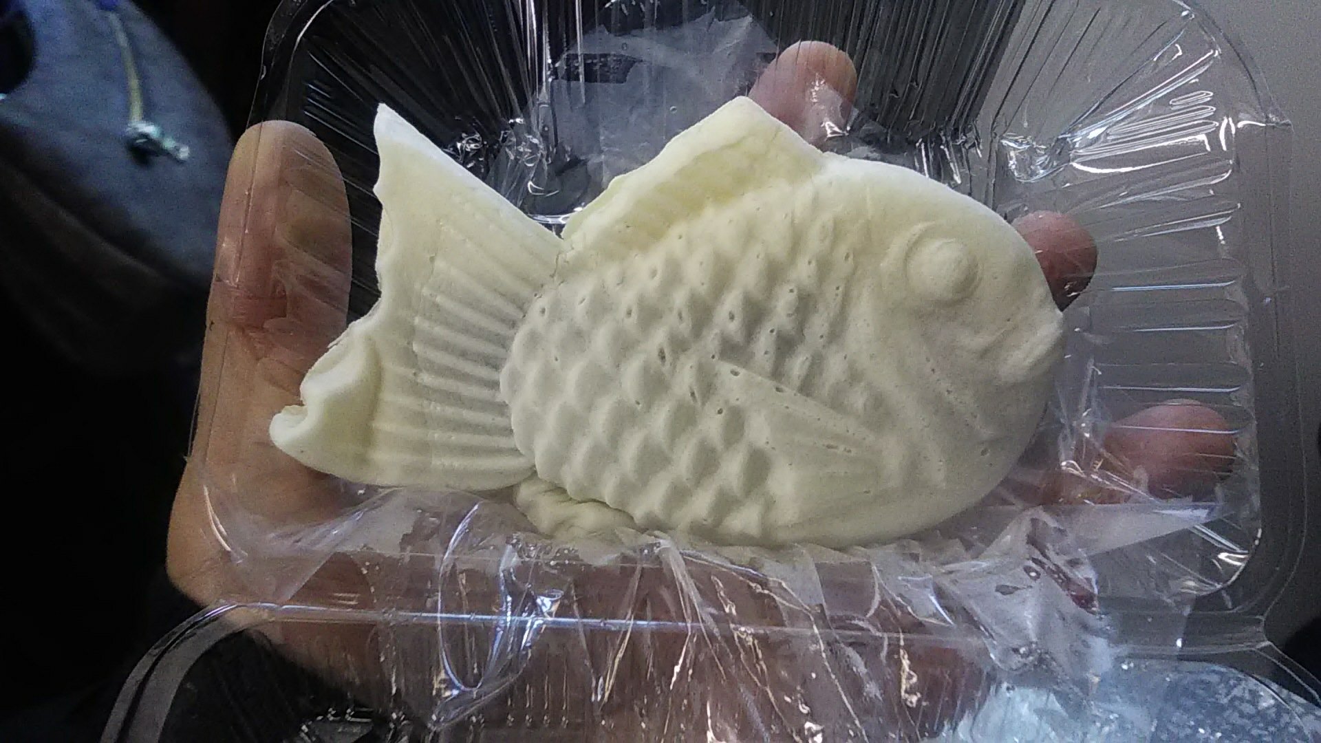 Uzivatel かず 鈴木 和昭 Na Twitteru おやつ 福岡県の大牟田が発祥の 白いたいやき 尾長屋さん錦糸町店 のたい焼きくん コラーゲンタップリのモチモチなたい焼きくんです 九州は全店閉店しちゃいましたが 東京第１号店のここは健在です お土産やパーティー