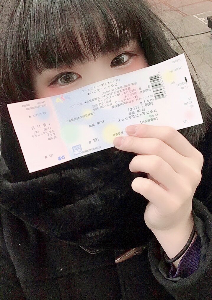 何とでも自撮りをする女 何とでも自撮りをする女