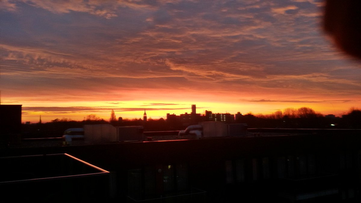 Herman19560903's tweet photo. Ochtendgloren in #Leeuwarden https://t.co/CoQMlLZysD