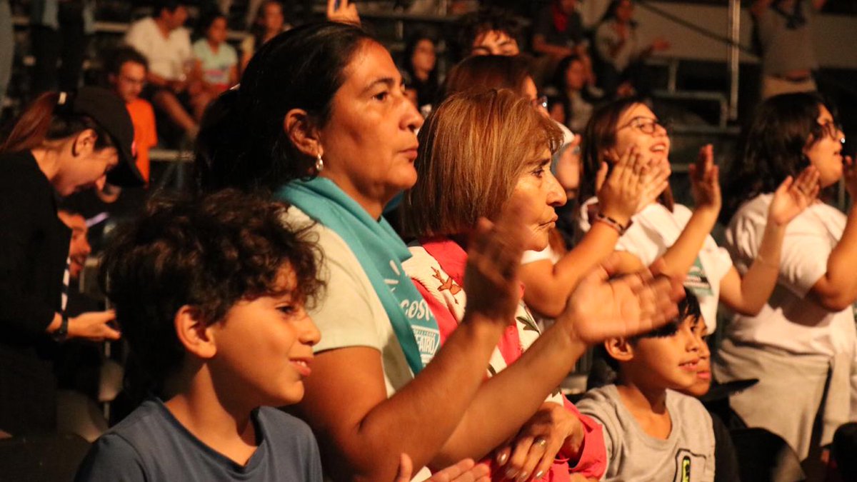 corpo_quilicura's tweet photo. #QUILICURATEATRO | Finalizamos última jornada del Festival De Música Hecho en Quilicura, con el "Concierto por la Dignidad" por la @EscuelaESoro ✊😎🖤

Recuerda que aún quedan dos semanas llenas de #QuilicuraTeatro, y puedes revisar obras en 👉https://t.co/Ux8ZAKBZ6A

#Quilicura https://t.co/pQdrWGPIO3