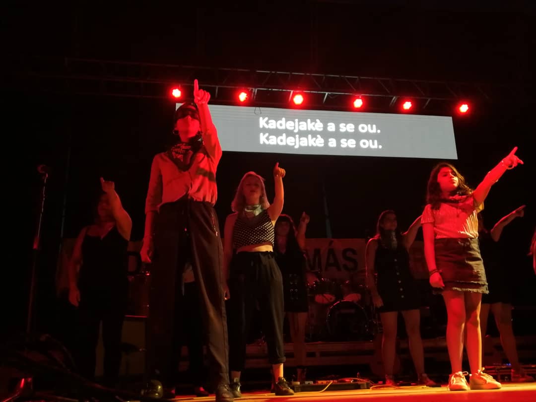 corpo_quilicura's tweet photo. #QUILICURATEATRO | Finalizamos última jornada del Festival De Música Hecho en Quilicura, con el "Concierto por la Dignidad" por la @EscuelaESoro ✊😎🖤

Recuerda que aún quedan dos semanas llenas de #QuilicuraTeatro, y puedes revisar obras en 👉https://t.co/Ux8ZAKBZ6A

#Quilicura https://t.co/pQdrWGPIO3