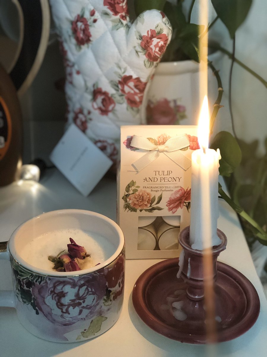 AfnanAlrashed5's tweet photo. تفاصيلي📜🍂🕯 https://t.co/YhhWXVQYP8