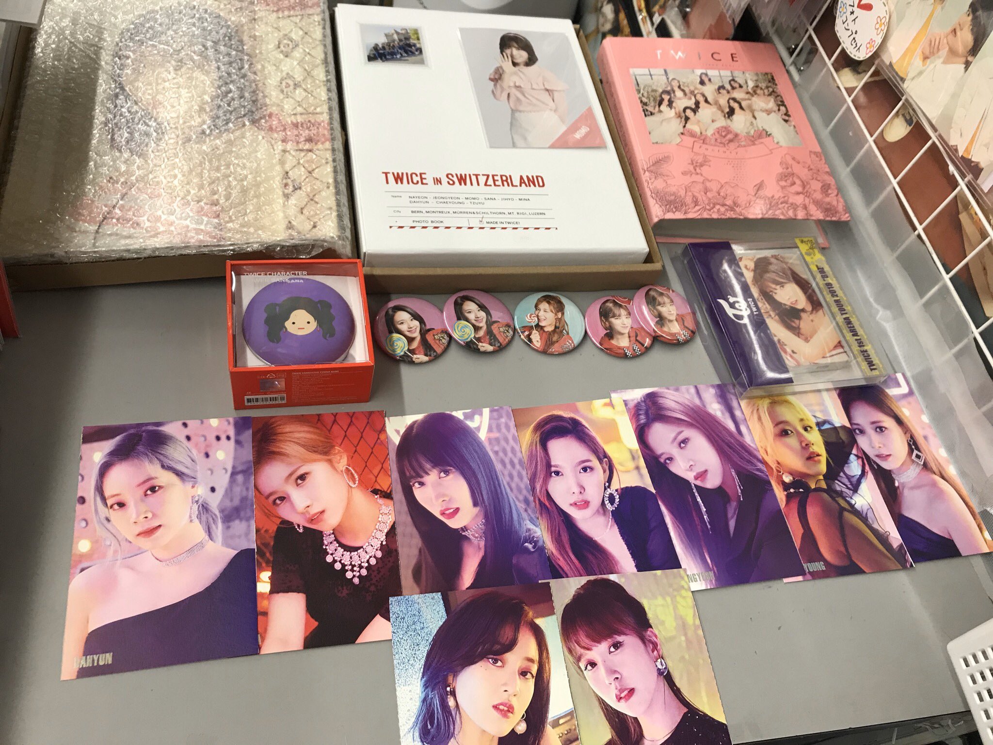 TWICEナヨンジョンヨンモモサナジヒョミナダヒョンチェヨンツウィ缶バッジ TWICEナヨンジョンヨンモモサナジヒョミナダヒョンチェヨン - K