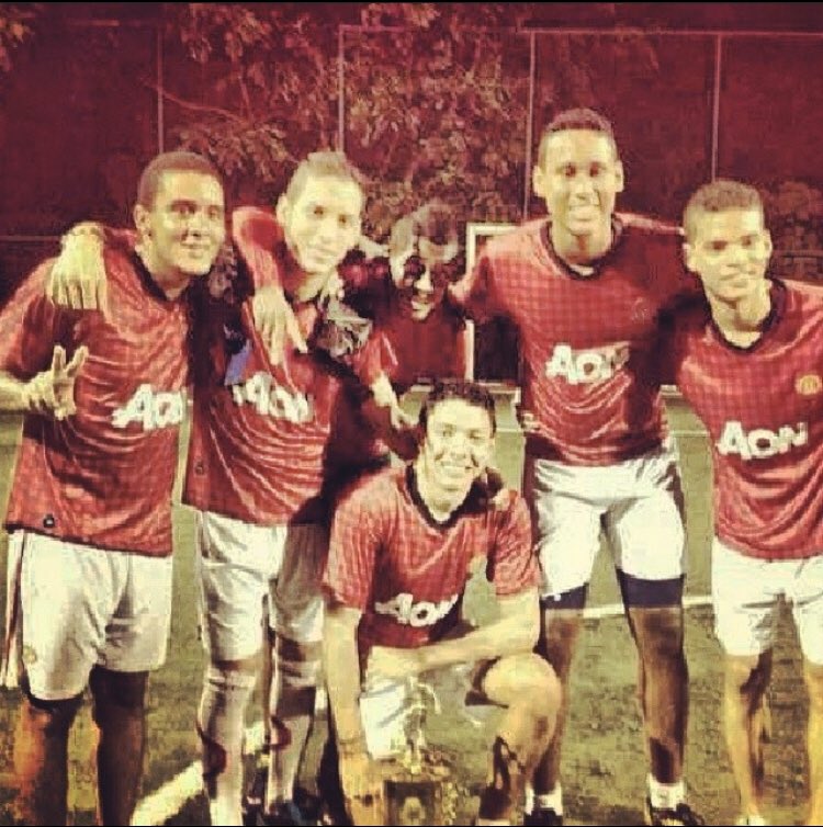 Jorge2830's tweet photo. Recordando viejos tiempos, cuando yo fui Iniesta y ustedes eran España @DruryA18 @Edwin_099 @KennGarbutt03 #Campeones https://t.co/PZ5oAgI8dY