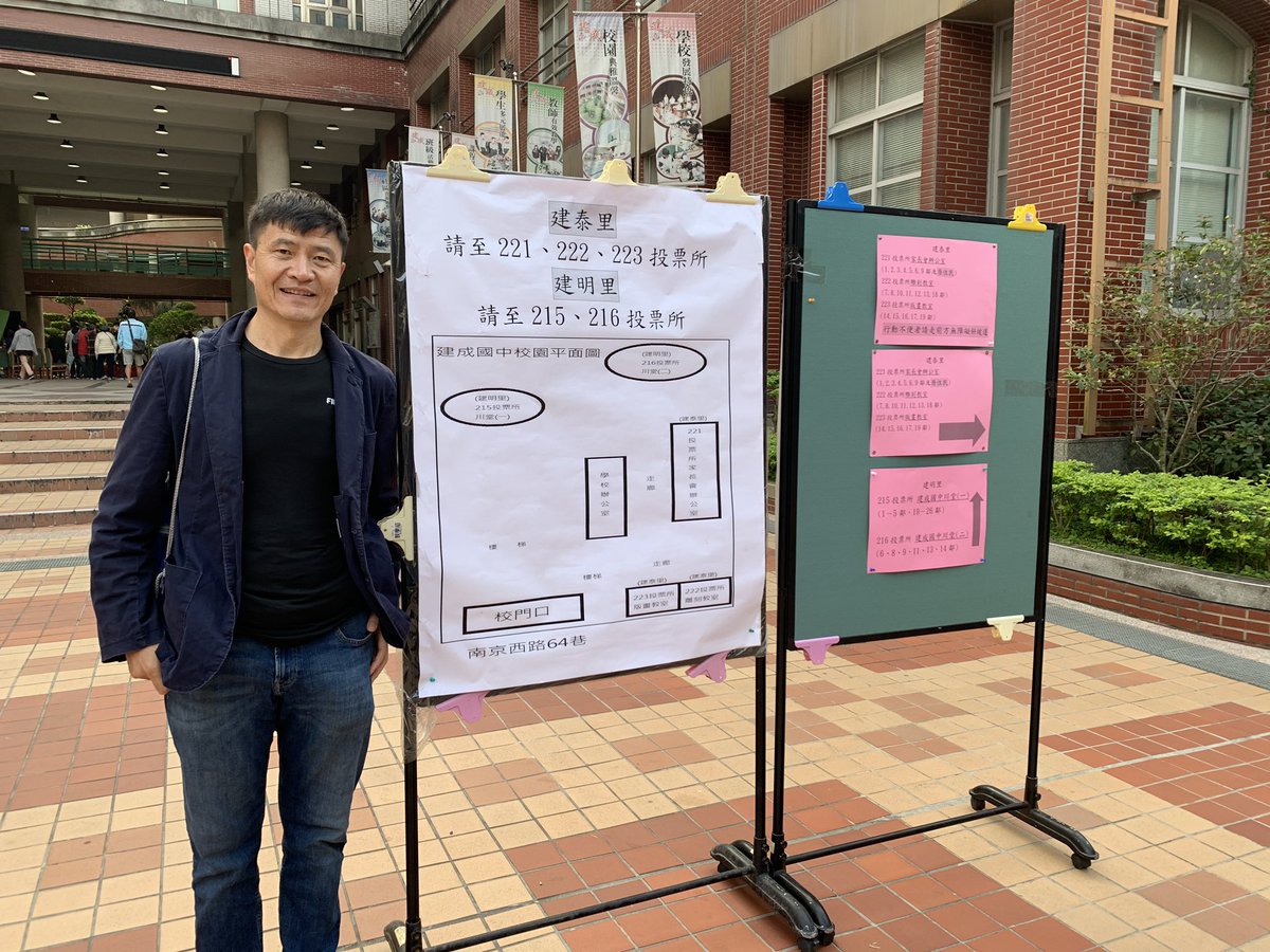 ZhouFengSuo's tweet photo. #TaiwanElection #Taiwan2020 
清晨趕早來觀選，看著排隊的民眾，秩序井然。
心中百感交集，這是台灣可喜可賀的日子，期待在大陸看到這一日，這是我們光榮的責任。
#台灣選舉 
#台灣大選 https://t.co/48EYy6frEF